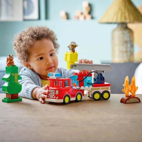 LEGO DUPLO Town 10473 Tűzoltóautó tömlővel és tűzoltóval