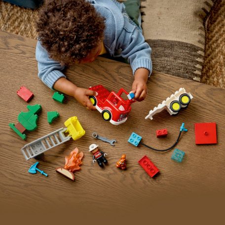 LEGO DUPLO Town 10473 Tűzoltóautó tömlővel és tűzoltóval