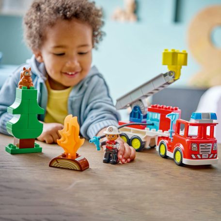LEGO DUPLO Town 10473 Tűzoltóautó tömlővel és tűzoltóval