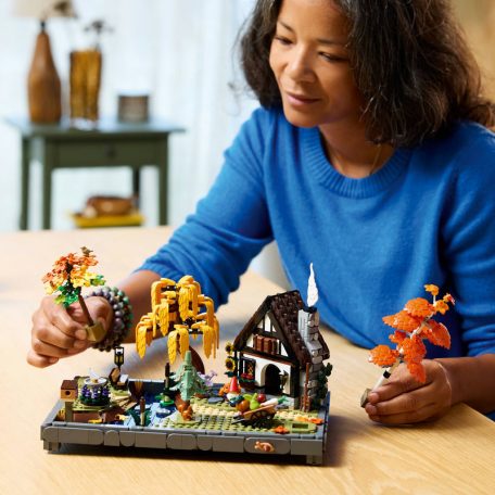 LEGO Icons 11372 Őszi kert házikóval