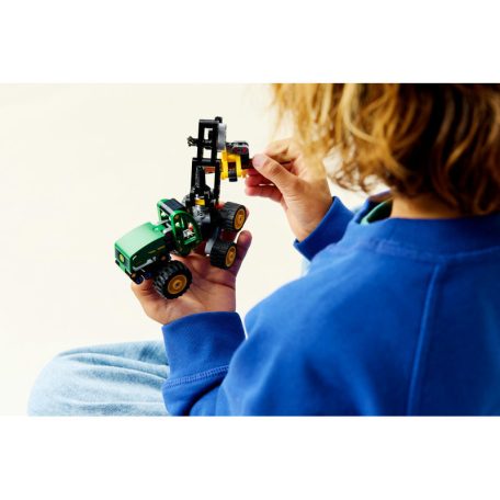 LEGO Technic 42218 John Deere 1470H kerekes betakarítógép