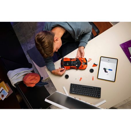 LEGO Technic 42222 Bugatti Chiron Pur Sport hiperautó