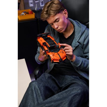 LEGO Technic 42222 Bugatti Chiron Pur Sport hiperautó