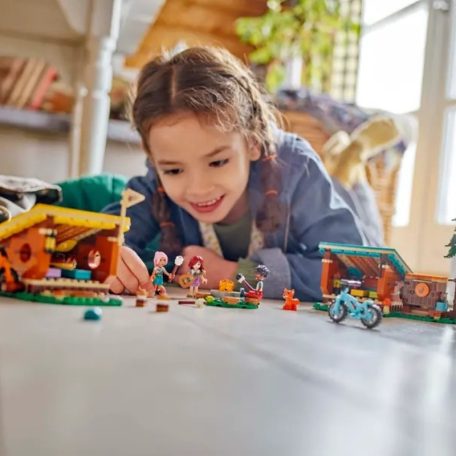 LEGO Friends 42624 Otthonos kabinok a kalandtáborban