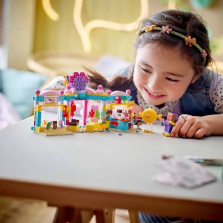 LEGO Friends 42649 Heartlake City édességbolt