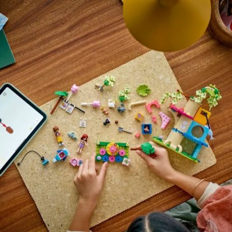 LEGO Friends 42666 Születésnapi cicazsúr és lombházcicáknak