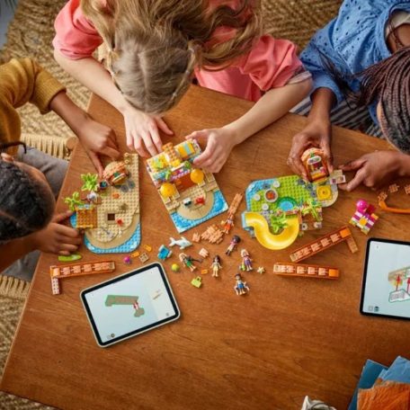 LEGO Friends 42673 Családi vakáció a tengerparti nyaralóban