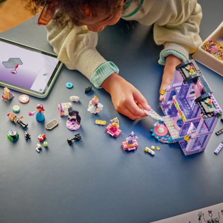 LEGO Friends 42685 Divatbemutató Heartlake Cityben