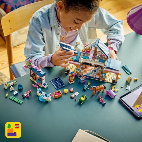 LEGO Friends 42688 Lovarda és lovasiskola