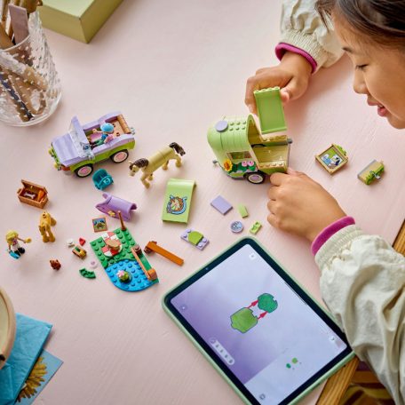 LEGO Friends 42695 Ló- és csikószállító utánfutó