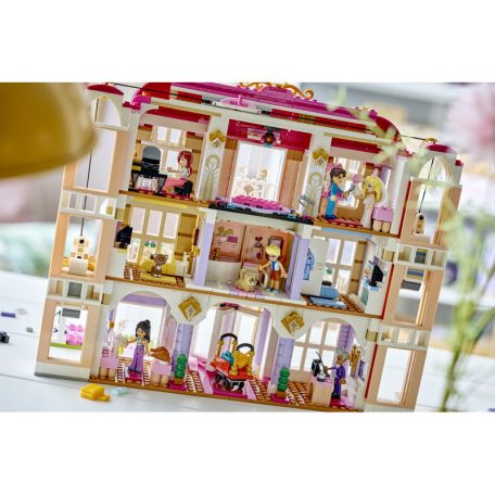 LEGO Friends 42704 Heartlake City Grand Hotel