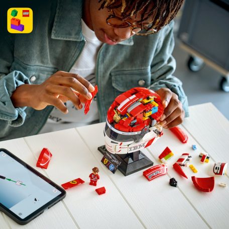 LEGO Editions Formula 1 43014 Scuderia Ferrari HP Charles Leclerc sisakja