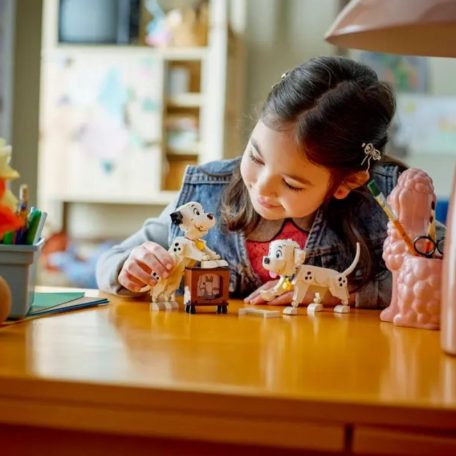 LEGO Disney 43271 101 kiskutya: Kuksi és Pelyhes dalmatakölykök