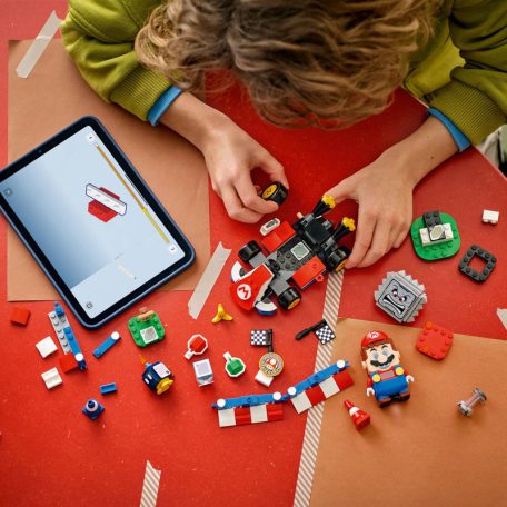 LEGO Super Mario 72043 Mario Kart - Interaktív LEGO Mario és Standard Kart