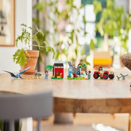 LEGO Jurassic World 76963 Kis dínók mentőközpont