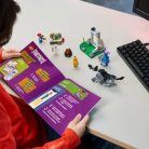 LEGO Fortnite 77075 Peely és Sparkplug táborhelye