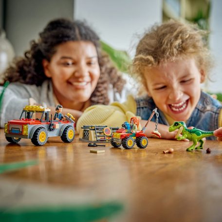 LEGO Jurassic World 77978 Fiatal T-Rexet szállító teherautó