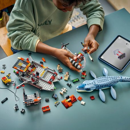 LEGO Jurassic World 77983 A mosasaurus támadása