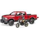 Bruder 02502 RAM 2500 Power Wagon és Ducati Scrambler Desert Sled motorkerékpár versenyzővel
