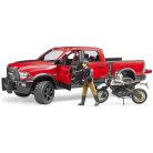 Bruder 02502 RAM 2500 Power Wagon és Ducati Scrambler Desert Sled motorkerékpár versenyzővel