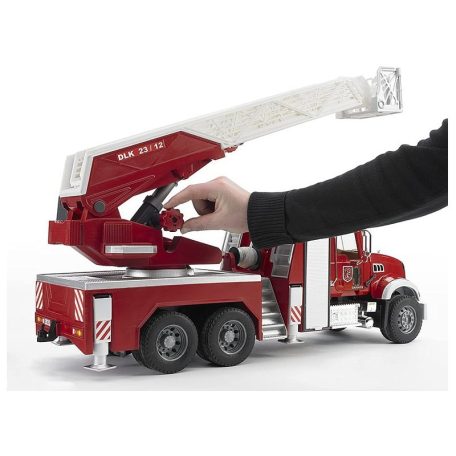Bruder 2821 MACK Granite tűzoltóautó
