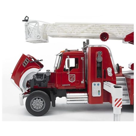 Bruder 2821 MACK Granite tűzoltóautó