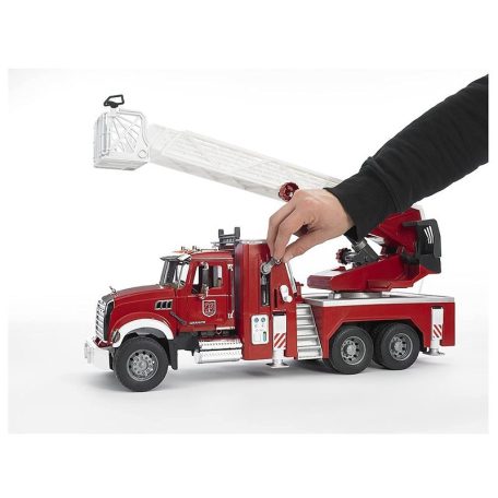 Bruder 2821 MACK Granite tűzoltóautó