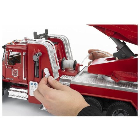 Bruder 2821 MACK Granite tűzoltóautó