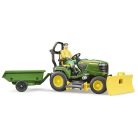 Bruder 62104 John Deere fűnyíró traktor utánfutóval és kertész figurával