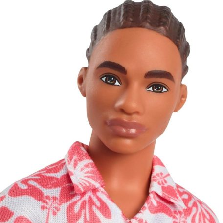 Barbie Fashionistas barátok - Fiú baba levélmintás ruhában (235)