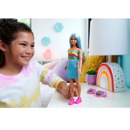 Barbie Fashionista barátnők stílusos divatbaba - 65. Évfordulós baba Szivárványos topban