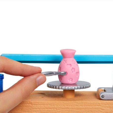 Barbie Feltöltődés - Műterem játékszett gyurmával és babával