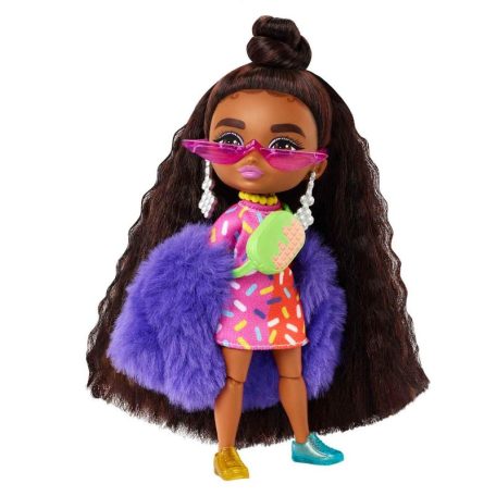 Barbie Extra Minis - Mini baba lila szőrme kabátban