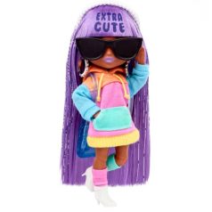 Barbie Extra Minis - Mini baba színes pulcsiban
