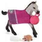 Schleich Horse Club 42534 Játék a csikóval